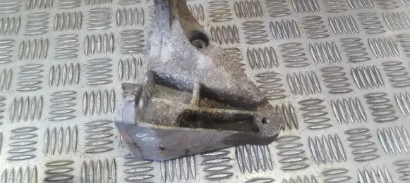 Audi A6 S6 C4 4A Engine mounting bracket 4a0199353a