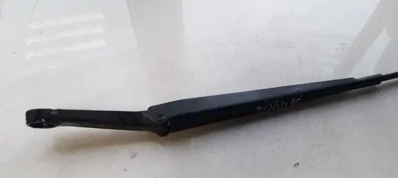 Opel Zafira A Front wiper blade arm 90582557