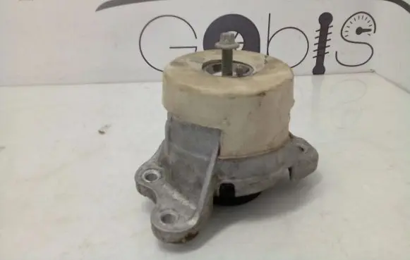 Mercedes-Benz CLS C257 Engine mount bracket