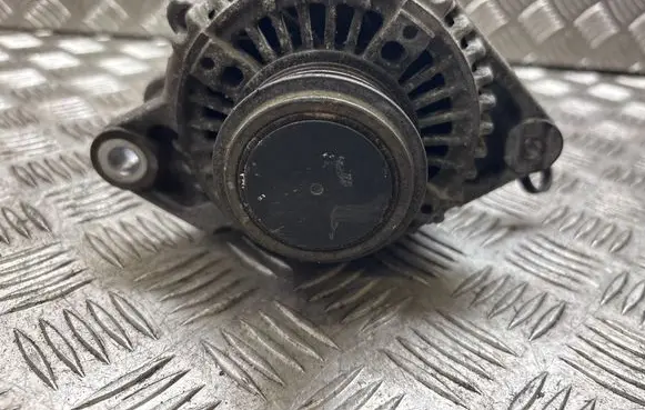 Toyota Yaris Generator/alternator 270633040