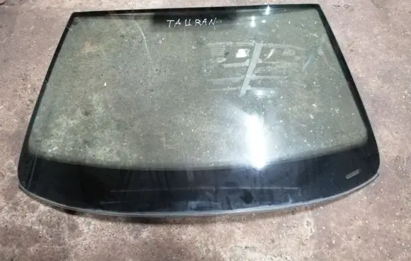 Volkswagen Touran I Front windscreen/windshield window