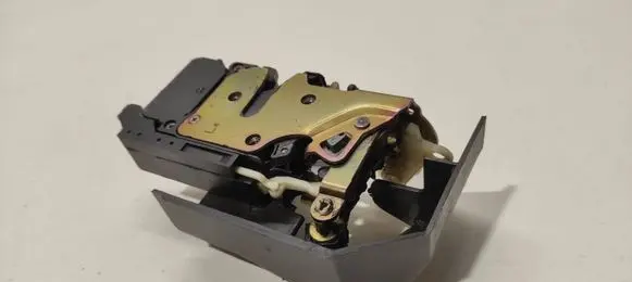 Alfa Romeo 156 Front door lock 18110241 1642003