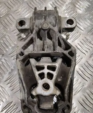 Mercedes-Benz CLA C117 X117 W117 Engine mount bracket A2462401209