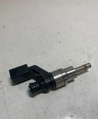 Volkswagen Golf Plus Fuel injector 03C906036A