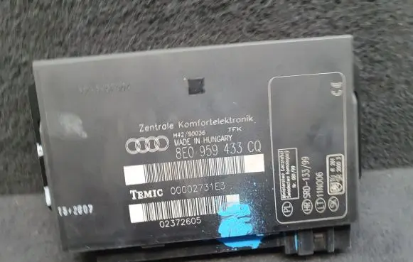 Audi A4 S4 B7 8E 8H Comfort/convenience module 8E0959433CQ