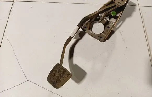 Toyota Yaris Verso Clutch pedal 