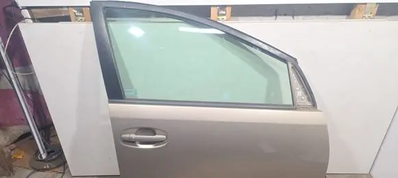 Toyota Prius (XW20) Front door 