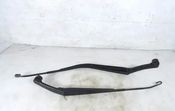 Front wiper blade arm