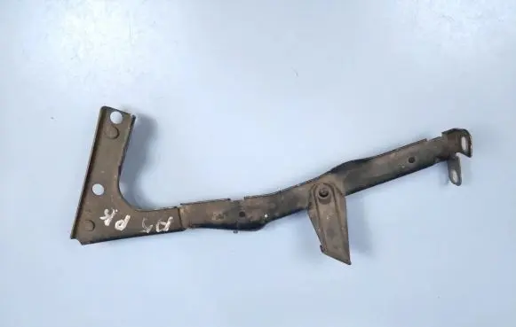 Audi A5 8T 8F Fender mounting bracket 8T0821135B