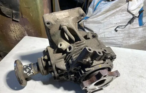 Nissan X-Trail T30 Gearbox transfer box case 8H503 X400475
