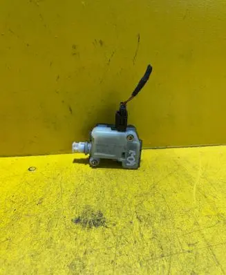 Volkswagen Polo IV 9N3 Tailgate boot lock/latch motor 3B0959781C