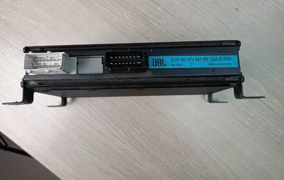 Peugeot 406 Sound amplifier