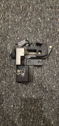 BMW 5 E39 Tailgate window lock/catch/latch 8120419