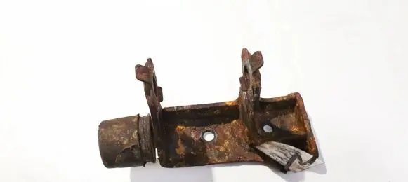 Toyota Corolla Verso AR10 Engine mounting bracket
