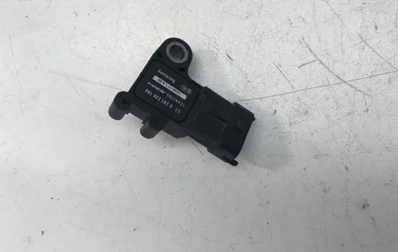 Opel Zafira B Air pressure sensor 0261230146 12591290