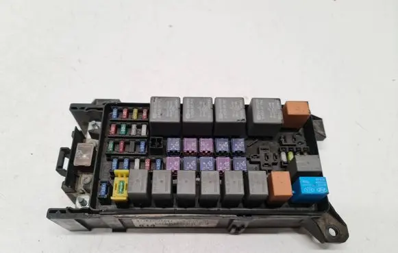 KIA Sorento Fuse module 911613E041814 BE0410712120545 1007C12006