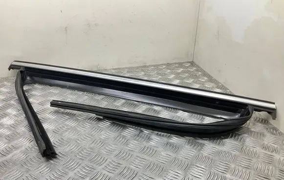 Seat Alhambra (Mk2) Door glass trim 