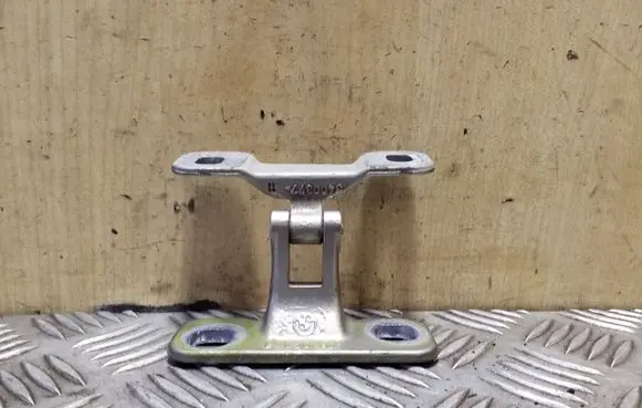Tailgate/trunk/boot hinge