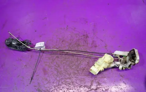 Toyota Yaris Verso Rear door lock