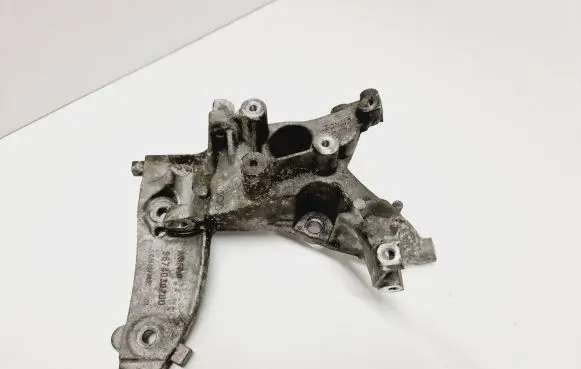 Peugeot 2008 I A/C compressor mount bracket 9674030280 C4003746SE S19CU3