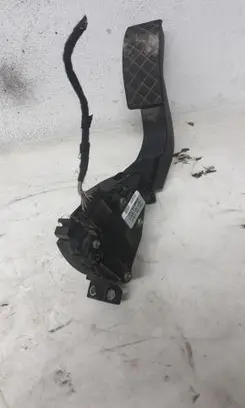 Volkswagen PASSAT B5.5 Accelerator throttle pedal 8D1721523J
