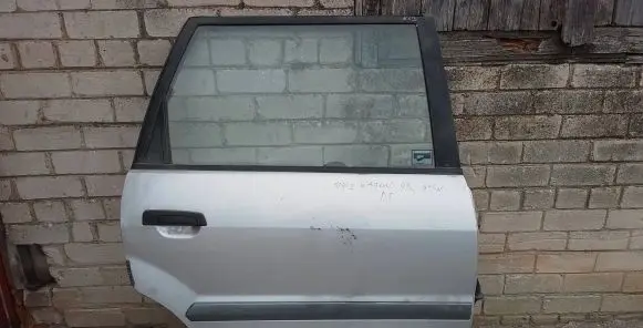 Mitsubishi Space Wagon Rear door