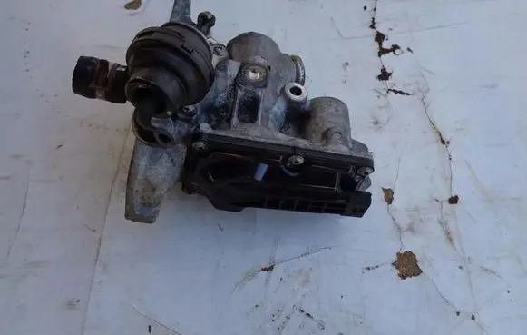Renault Scenic III - Grand scenic III EGR valve 8201027384