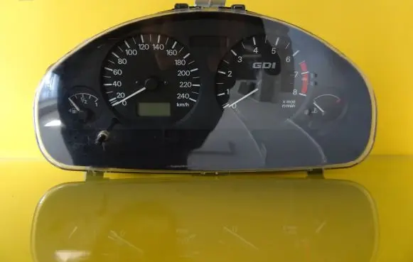Mitsubishi Carisma Speedometer (instrument cluster) MR381347