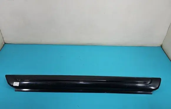 Foot area side trim