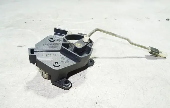 BMW 8 E31 Air flap motor/actuator 64111378705 1378705 13787059