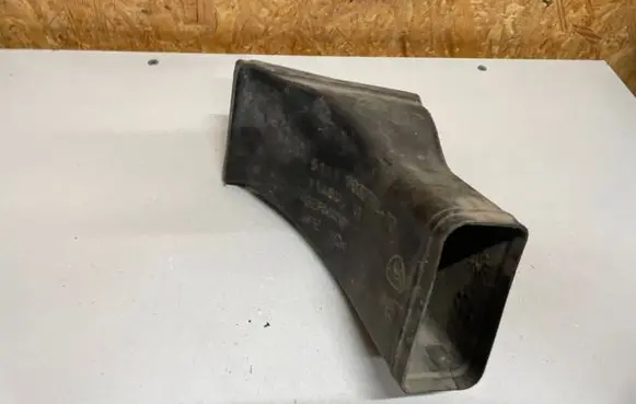BMW 5 E60 E61 Intercooler air channel guide 7033704