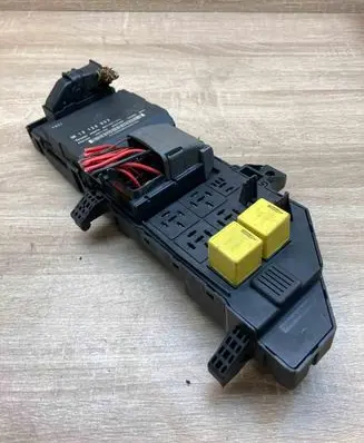 Opel Vectra C Fuse module 13120953 460023260