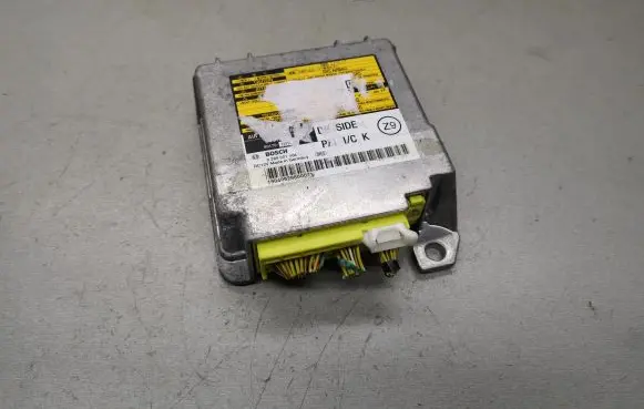 Lexus IS 220D-250-350 Airbag control unit/module 0285001904