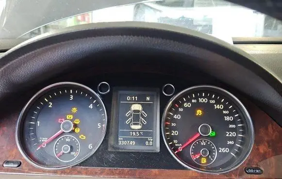 Speedometer (instrument cluster)