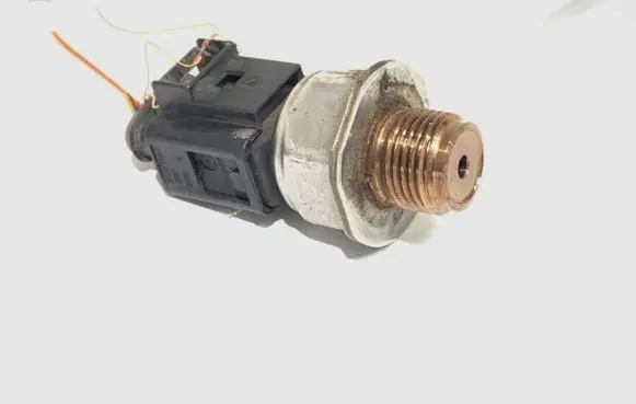 Volkswagen Golf VII Fuel pressure sensor 