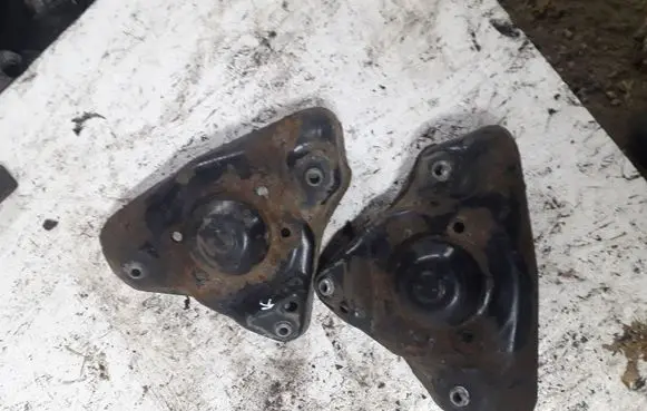 Volkswagen PASSAT B5 Coil spring mount 