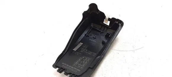 Volvo V70 Fuse box cover 30644652