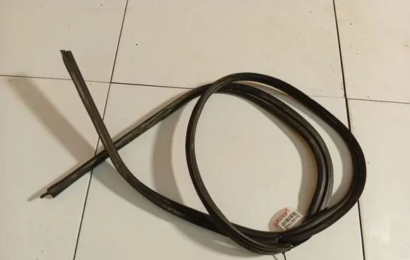 Ford Focus Trunk rubber seal (body) 