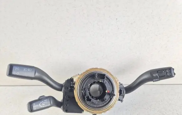 Wiper turn signal indicator stalk/switch