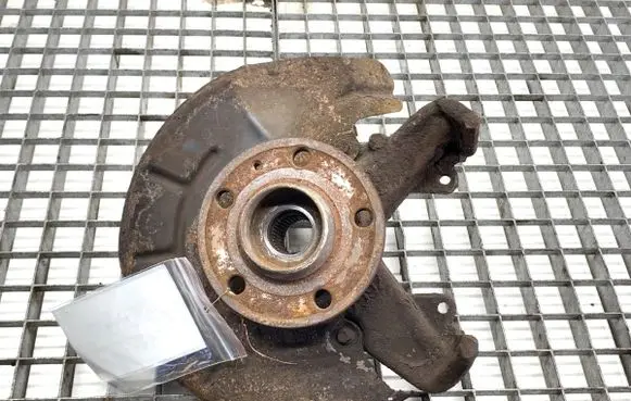 Volkswagen Polo IV 9N3 Front wheel hub spindle knuckle 