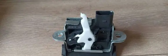 Volkswagen Golf V Tailgate lock latch 5p8827505b