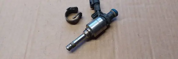 Audi A3 S3 8P Fuel injector 06H906036F 0261500057
