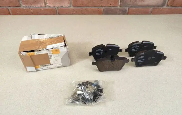Mini One - Cooper Clubman R55 Brake pads (front) 6778320 6770251