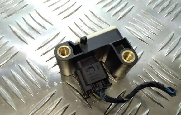 BMW 1 E81 E87 Airbag deployment crash/impact sensor 69110036577 0285003900