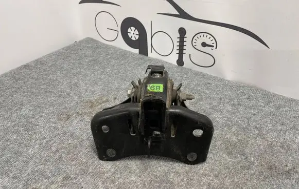 Toyota Prius (XW30) Engine mount bracket