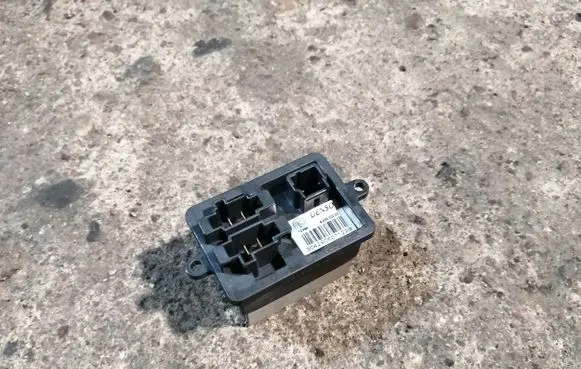 Fiat 500L Heater blower motor/fan resistor A43002000