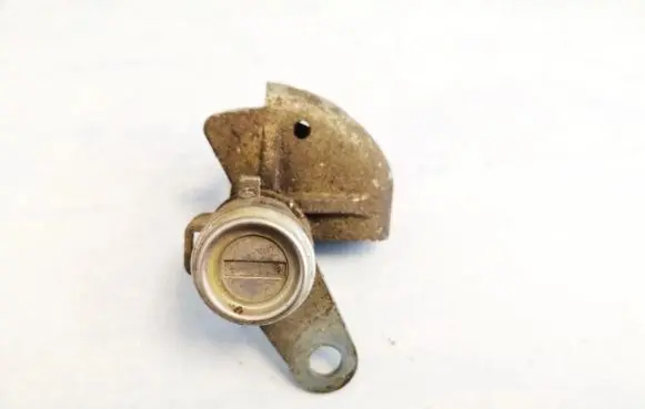 Hyundai Getz Front door lock (next to the handle) 
