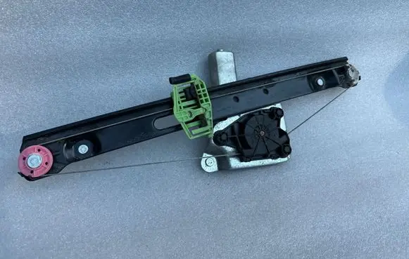 BMW 3 E90 E91 Rear door window regulator with motor 71002603 1060078