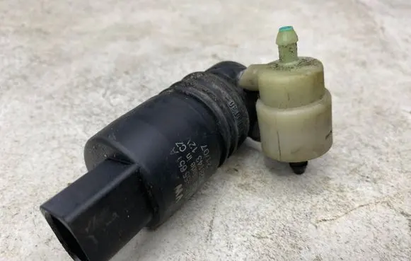 Audi A4 S4 B7 8E 8H Windscreen/windshield washer pump 1T0955651A 3028143