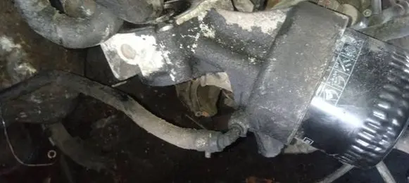 Nissan Pathfinder R51 Oil filter mounting bracket